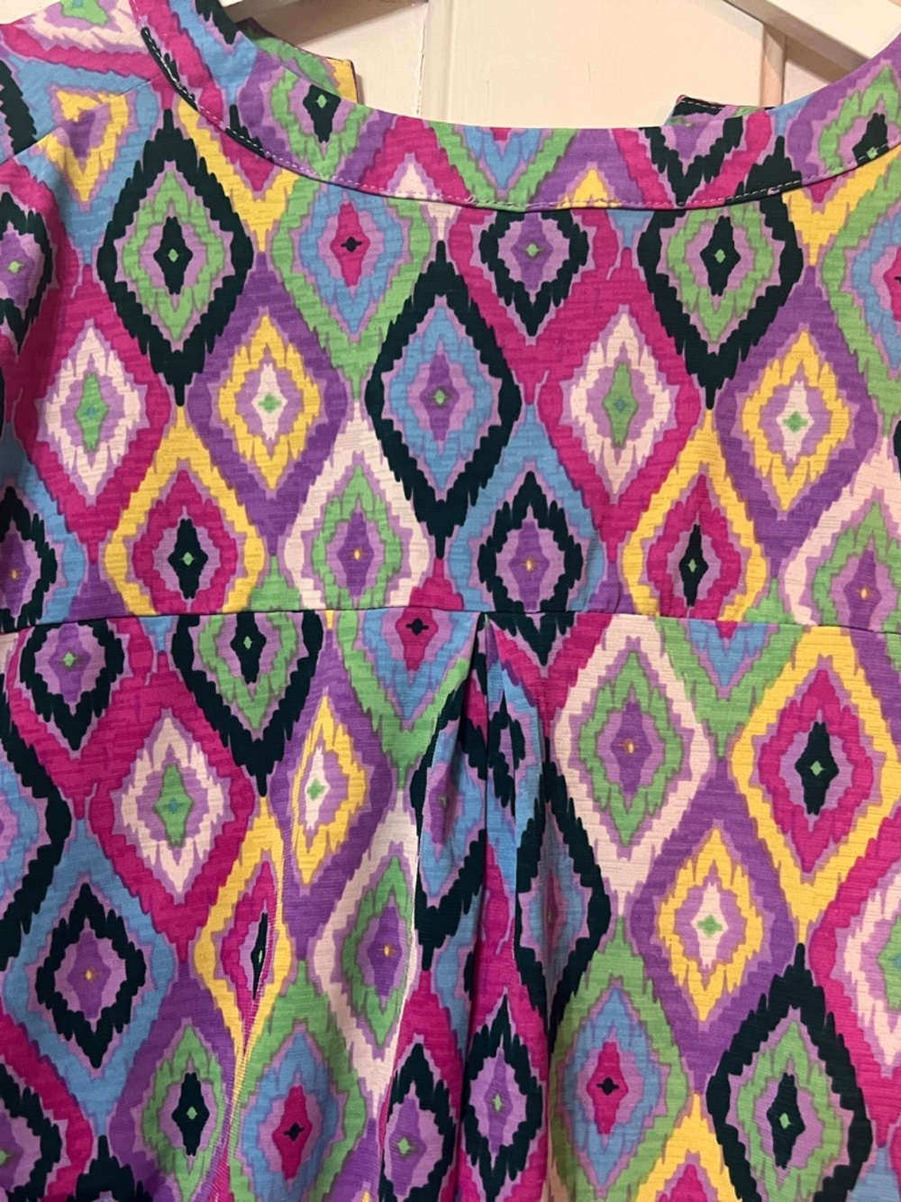DEAR SCARLETT Women's Multicolor Diamond-Print Short Sleeve Blouse NWOT - Picture 3 of 9
